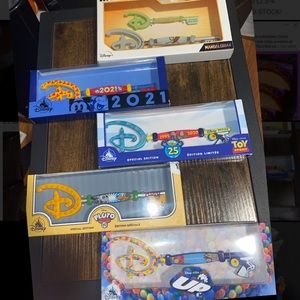 Disney Key Lot of 6, Toy Story,UP, Baby Yoda,Pluto, 2021, Mandalorian